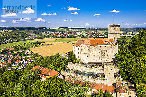 Deutschland  Baden-Württemberg  Odenwald  Neckar  Hassmersheim  Luftaufnahme von Schloss Guttenberg