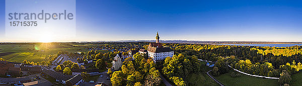 Deutschland  Bayern  Oberbayern  Pfaffenwinkel  Ammersee  Abtei Andechs bei Sonnenaufgang