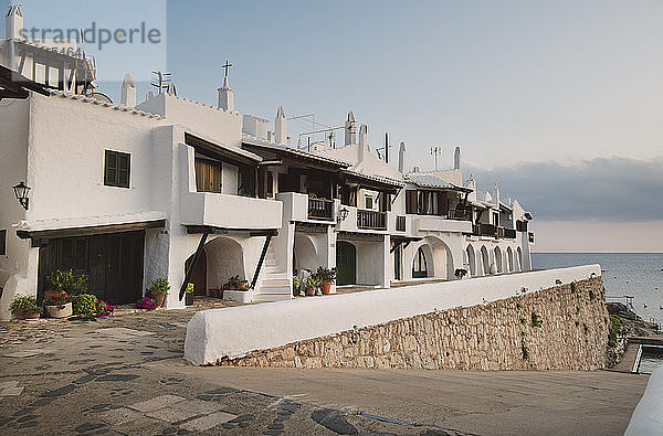 Spanien  Menorca  Binibeca  Weiß getünchte Häuser