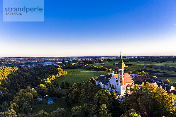 Deutschland  Bayern  Oberbayern  Pfaffenwinkel  Ammersee  Abtei Andechs bei Sonnenaufgang