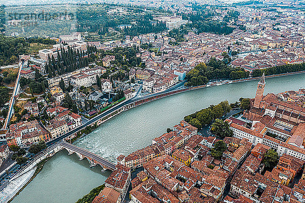 Italien  Venetien  Luftaufnahme von Verona und Etsch