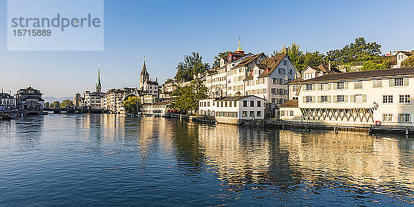 Schweiz  Kanton Zürich  Zürich  Limmat und Ufergebäude des Bezirks Schipfe