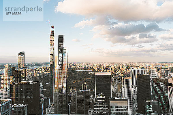 Luftaufnahme der Wolkenkratzer von New York  New York  USA
