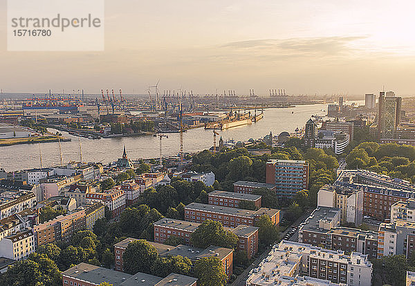 Deutschland  Hamburg  Luftaufnahme des Flusses und der Neustadt