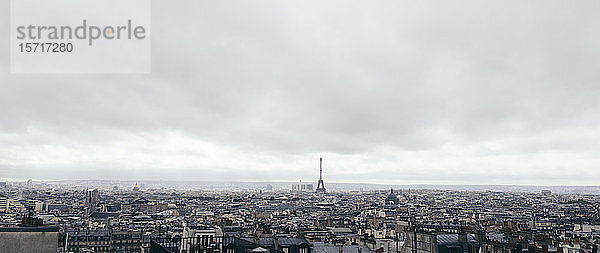 Frankreich  Ile-de-France  Paris  Panorama eines bewölkten Himmels über der Innenstadt