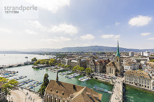 Schweiz  Kanton Zürich  Zürich  Himmel über dem Hafen in der Altstadt von Zürich