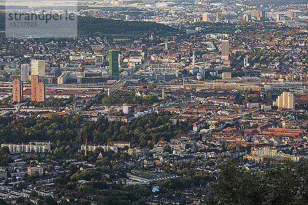 Schweiz  Kanton Zürich  Zürich  Industriegebiet vom Uetliberg aus gesehen