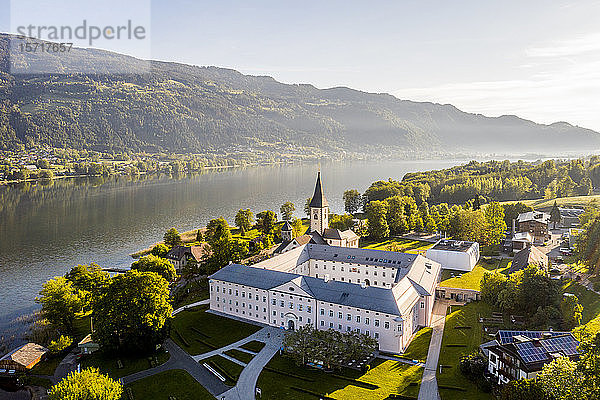 Österreich  Kärnten  Stiftskirche Oissach