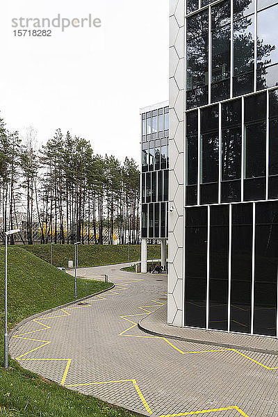 Außenansicht eines modernen Gebäudes  Vilnius  Litauen
