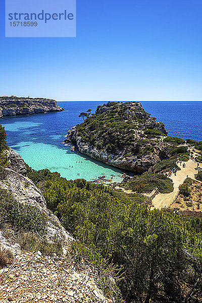 Spanien  Mallorca  Sant Antoni de Portmany  Calo des Moro  Blick auf Bucht und Meer