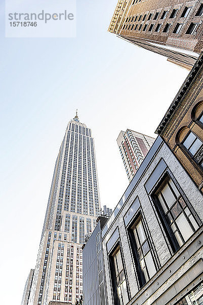 USA  New York  New York City  Niedrigwinkelansicht des Empire State Building