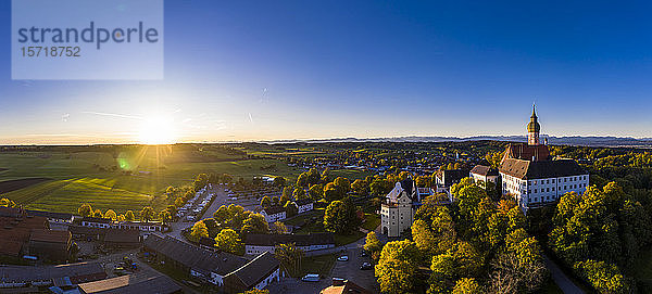 Deutschland  Bayern  Oberbayern  Pfaffenwinkel  Ammersee  Abtei Andechs bei Sonnenaufgang