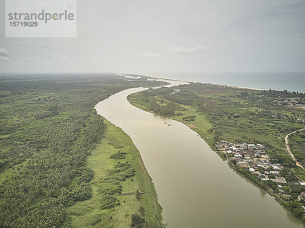 Benin  Grand Popo  Luftaufnahme der Mündung des Mono