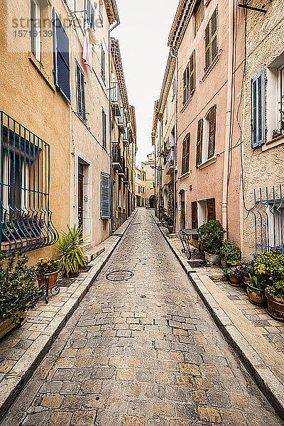 frankreich  Côte d'Azur  Ceyreste  enge Gasse in der Altstadt