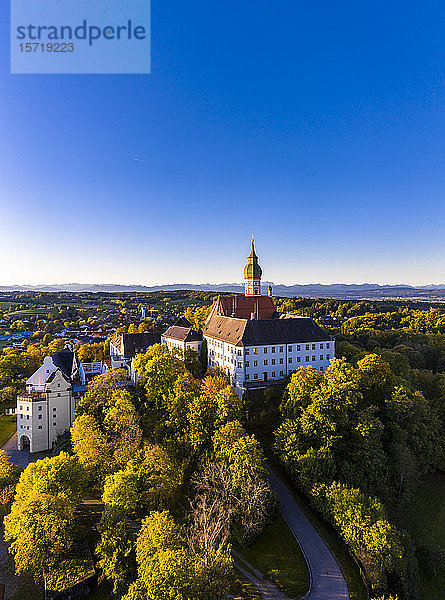 Deutschland  Bayern  Oberbayern  Pfaffenwinkel  Ammersee  Abtei Andechs bei Sonnenaufgang