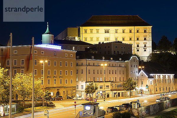 Österreich  Oberösterreich  Linz  Schloss nachts beleuchtet