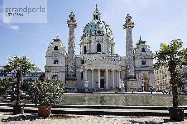 Österreich  Wien  Teich vor der Karlskirche