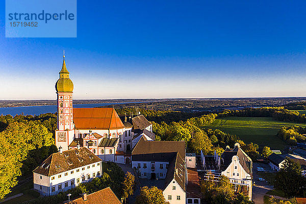 Deutschland  Bayern  Oberbayern  Pfaffenwinkel  Ammersee  Abtei Andechs bei Sonnenaufgang