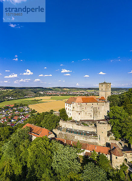 Deutschland  Baden-Württemberg  Odenwald  Neckar  Hassmersheim  Luftaufnahme von Schloss Guttenberg