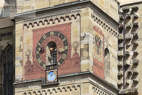 Astronomische Uhr am Turm der Kirche St. Michael  Schwäbisch Hall  Baden-Württemberg  Deutschland  Europa