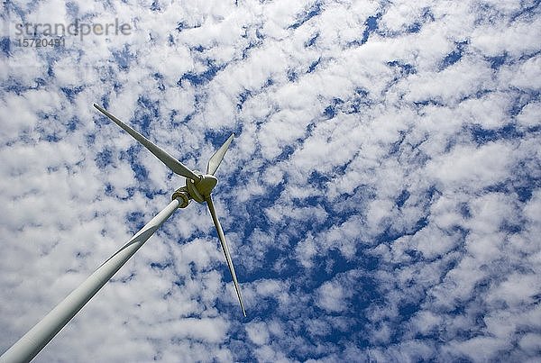 Windenergie  Windkraftanlage  Wolken  Pramet  Hausruckviertel  Oberösterreich  Österreich  Europa