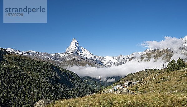 Schneebedecktes Matterhorn  Bergdorf mit Holzhäusern  Eggen  Wallis  Schweiz  Europa