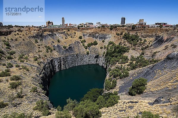 Von Menschenhand geschaffenes Loch  The Big Hole  ehemalige Mine in Kimberley  stillgelegte Diamantenmine  Kimberley  Südafrika  Afrika