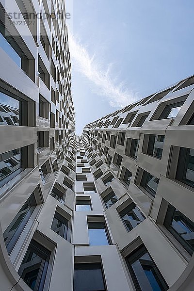 Moderne Architektur  Fassade des Upper West Hochhauses  Berlin  Deutschland  Europa