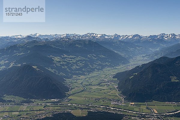 Blick ins Inntal und Zillertal  Wanderung im Rofangebirge  Tirol  Österreich  Europa