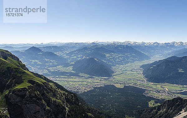 Blick ins Inntal und Zillertal  Wanderung im Rofangebirge  Tirol  Österreich  Europa