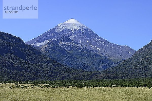Vulkan Lanín  Nationalpark Lanín  Provinz Neuquén  Argentinien  Südamerika