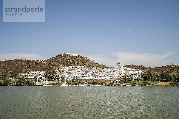 Sanlucar de Guadiana am Fluss Guadiana  Andalusien  Spanien  Europa
