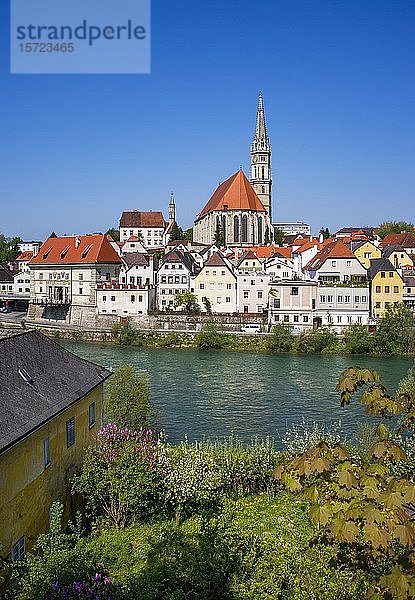 Stadtansicht mit Pfarrkirche Sankt Ägid  Fluss Enns  Steyr  Oberösterreich  Österreich  Europa