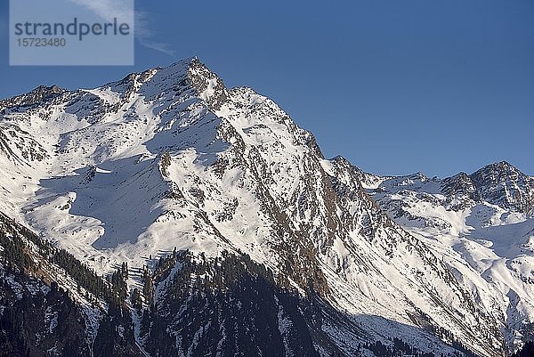 Lüsener Villerspitze im Winter  Stubaier Alpen  Tirol  Österreich  Europa