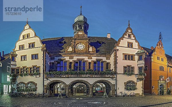 Rathaus in der Abenddämmerung  Freiburg im Breisgau  Baden-Württemberg  Deutschland  Europa