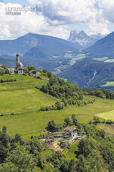 Kirche St. Nikolaus  Mittelberg  Ritten  Südtirol  Italien  Europa