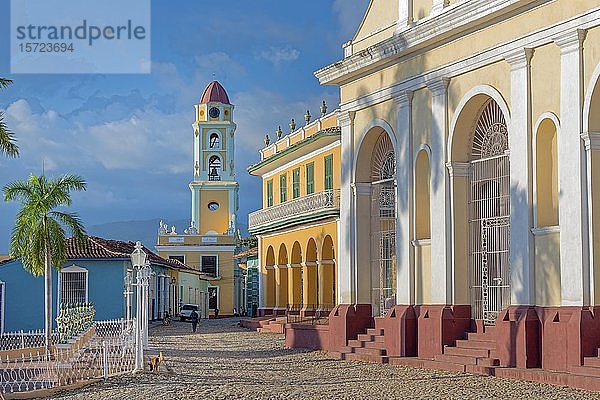 Plaza Mayor  historische Altstadt mit Kirchen  Trinidad  Kuba  Mittelamerika