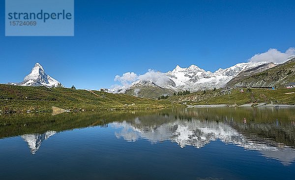Matterhorn spiegelt sich im Leisee  5-Seen-Wanderweg  Zermatt  Berner Oberland  Schweiz  Europa