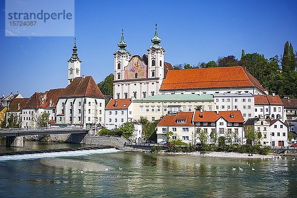 Zusammenfluss von Enns und Steyr  Bürgerspitalkirche und Michaeliskirche  Steyr  Oberösterreich  Österreich  Europa