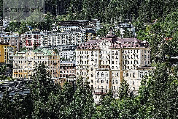 Blick auf die Stadt mit Grand Hotel de l'Europe  ehemaliges Hotel  Bad Gastein  Nationalpark Hohe Tauern  Österreich  Europa