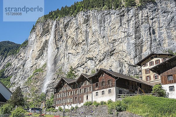 Felswand mit Staubbachfall  Lauterbrunnen  Berner Oberland  Schweiz  Europa