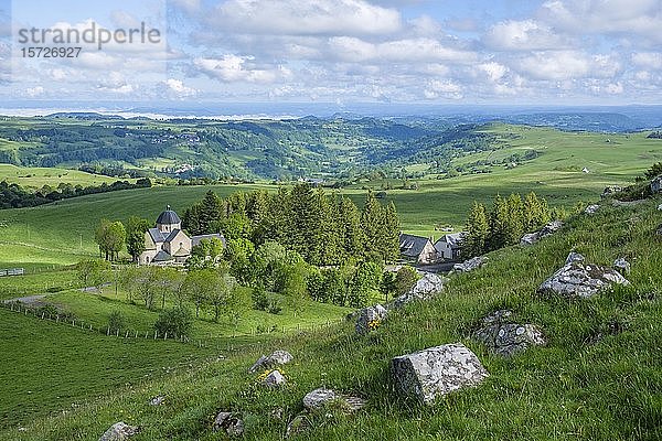 Kapelle der Font Sainte  Saint Hippolyte  Cheylade-Tal  Naturpark der Vulkane der Auvergne  Departement Cantal  Auvergne-Rhone-Alpes  Frankreich  Europa