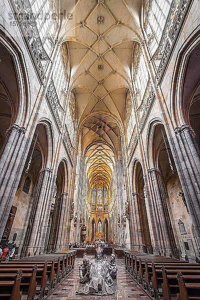 Gotisches Kirchenschiff mit Apsis  Veitsdom  Veitsdom  Innenraum  Prager Burg  Hradschin  Prag  Böhmen  Tschechische Republik  Europa