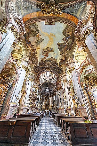 Innenraum  dekorierte russisch-orthodoxe St.-Nikolaus-Kirche  Stadtteil Mala Strana  Prag  Böhmen  Tschechische Republik  Europa