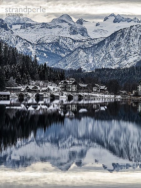 Altausseer See und Totes Gebirge im Winter  Altaussee  Ausseerland  Salzkammergut  Steiermark