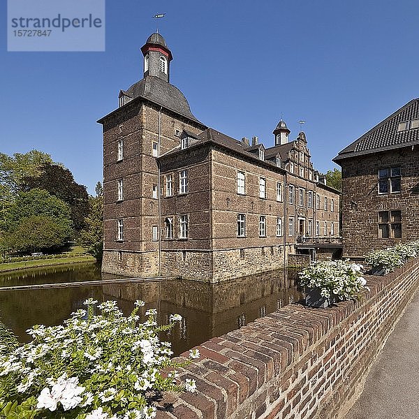 Schloss Hugenpoet  Essen  Ruhrgebiet  Nordrhein-Westfalen  Deutschland  Europa