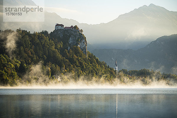 Bleder Burg im Morgengrauen  Bleder See  Oberkrain  Slowenien