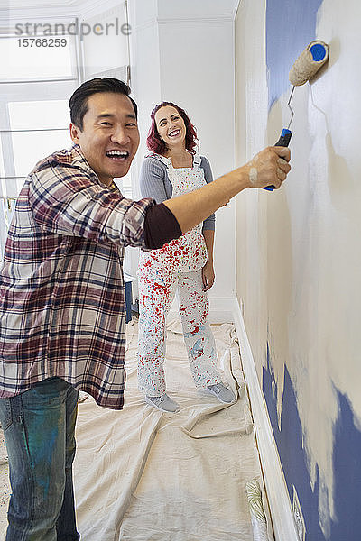 Porträt glückliches Paar Malerei Wand