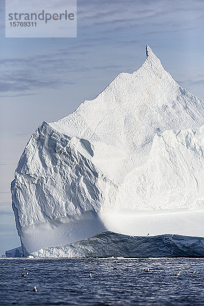Majestätischer großer Eisberg Grönland