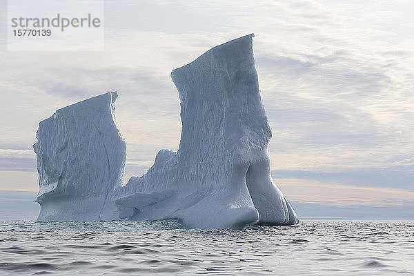 Eisbergbildung über dem Atlantischen Ozean Grönland